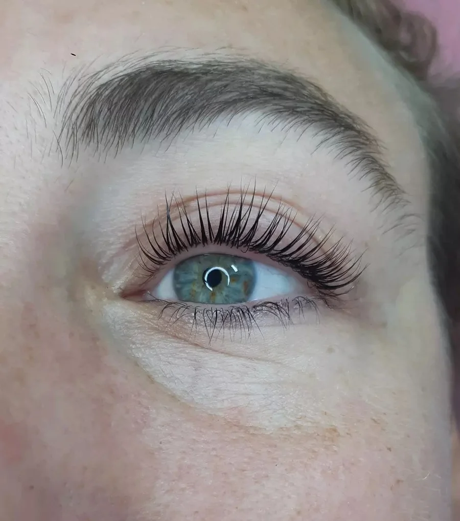 Lash lift and tint photograph from the Spray Tan Israel portfolio